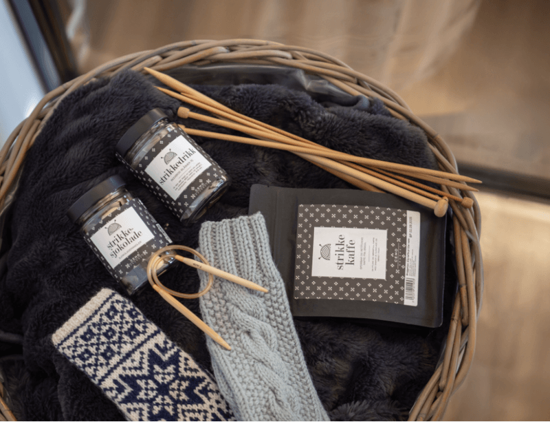 STRIKKEKAFFE OG SJOKOLADE